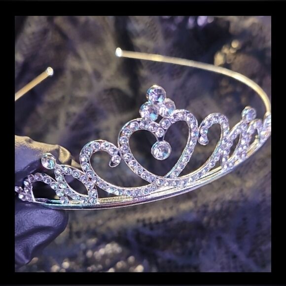 Elegant Metal Silver Clear Rhinestone Heart Child's Princess Tiara Size OS - Picture 1 of 5
